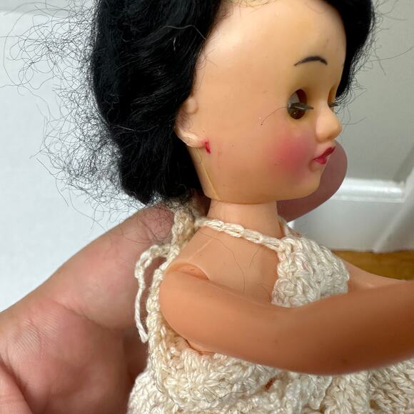 Vintage Plastic Bride Doll Crochet Dress Black Hair Eyes Open Shut - Picture 6 of 13